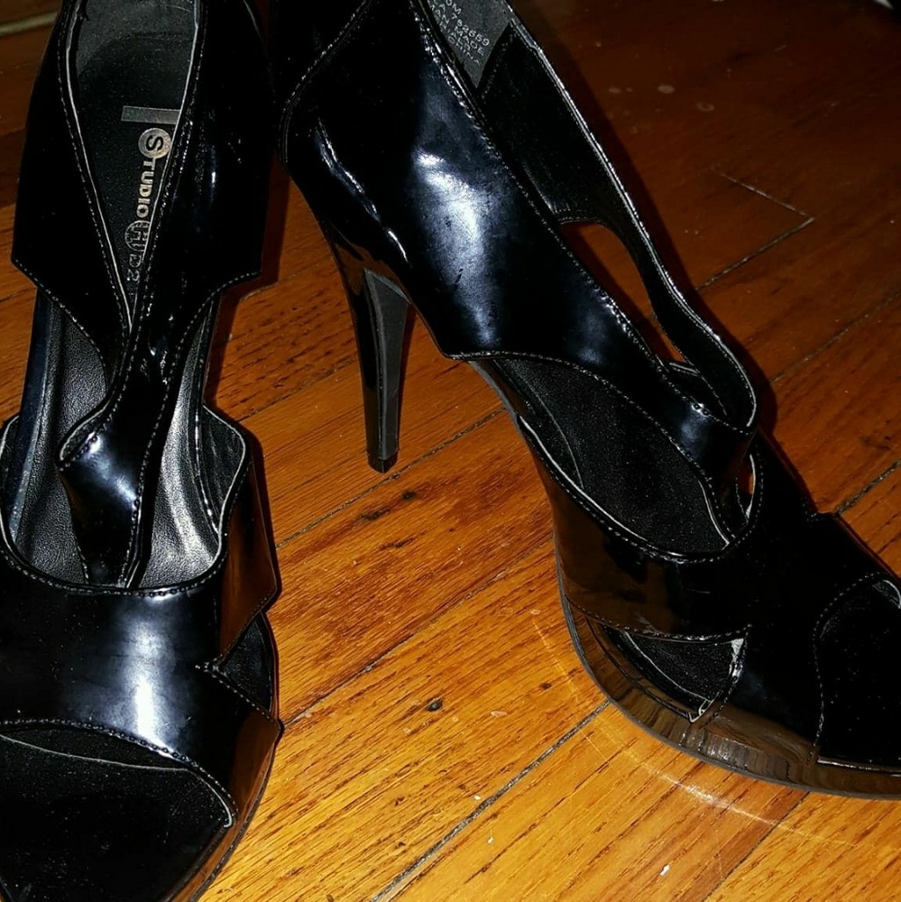Open toe black heels